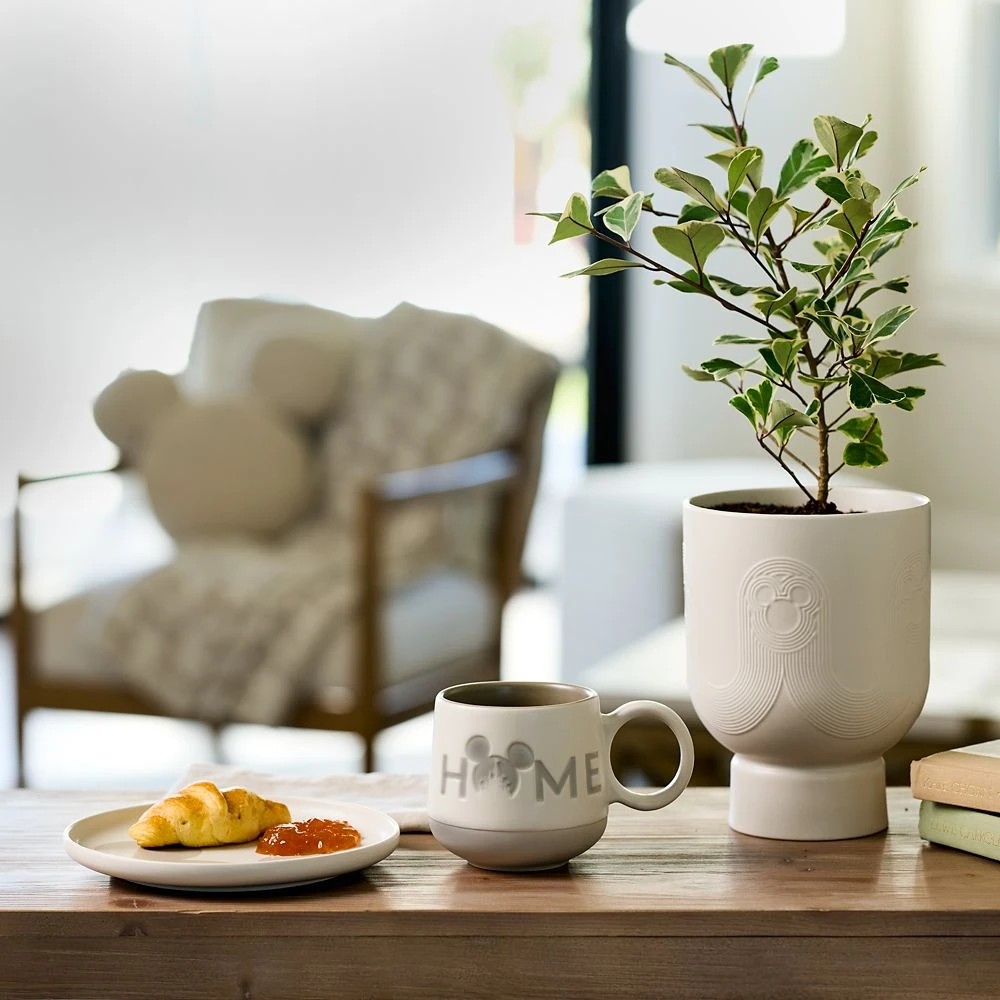Disney Mickey Mouse Icon Planter Pot – Mickey Mouse Home Collection 2 Disney Mickey Mouse Icon Planter Pot – Mickey Mouse Home Collection - Image 2
