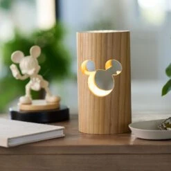 Disney Mickey Mouse Icon Wood Desk Lamp – Mickey Mouse Home Collection 19 Disney Mickey Mouse Icon Wood Desk Lamp – Mickey Mouse Home Collection -Disney 3408059140062 9